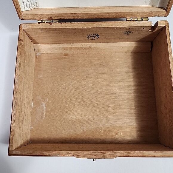 Arturo Fuente Corona Hand Made In Dominican Republic Box - Picture 14 of 16